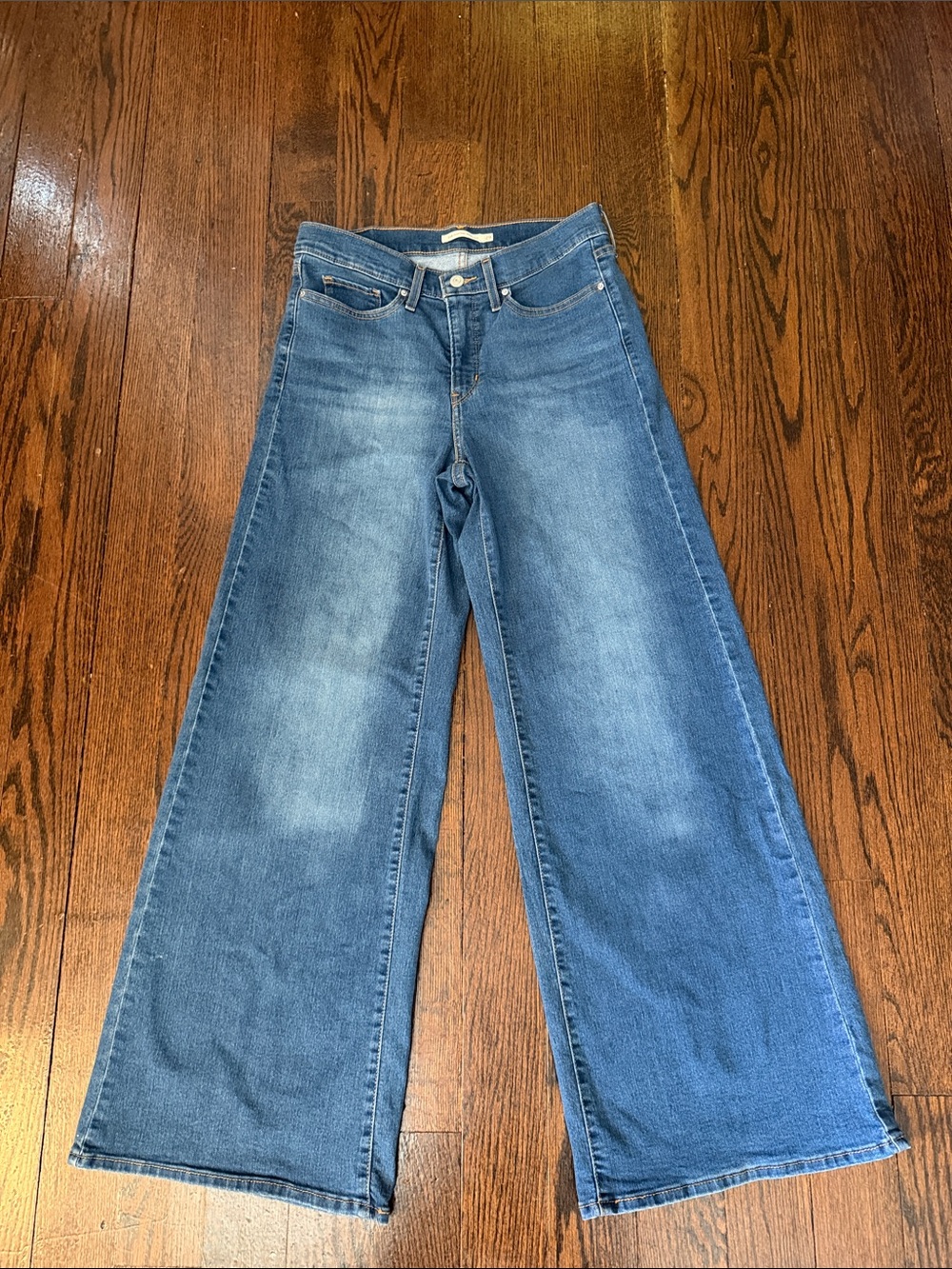 Levi’s 318 shaping Wide Leg Women’s Jeans in Medium Blue size 29